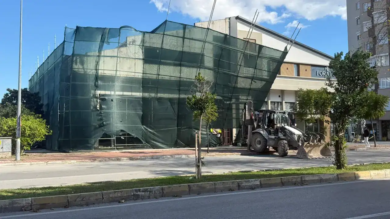 Antalya’da Rüzgar İskeleyi Uçuracaktı! 4